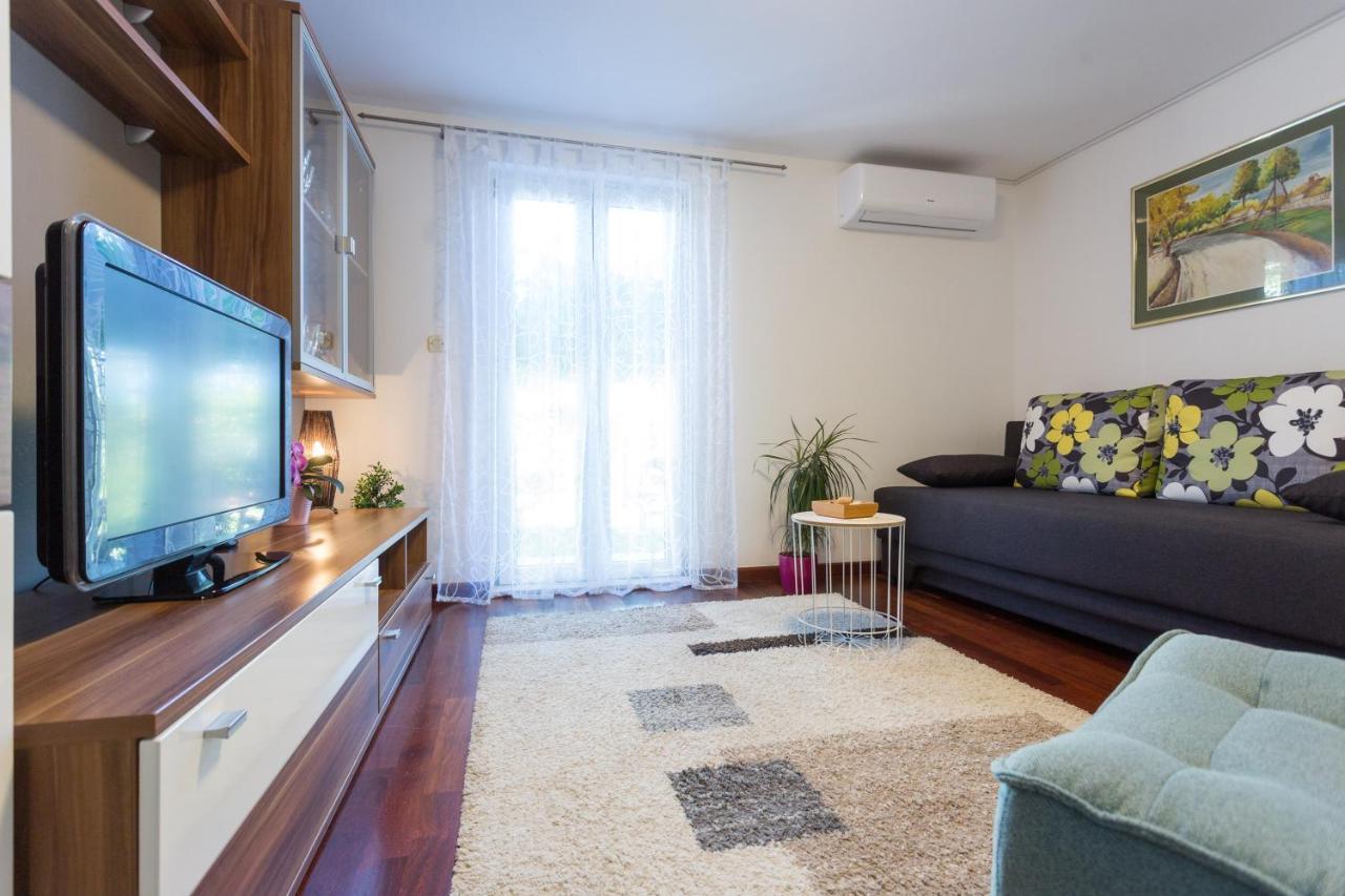 Apartments Lidija - Sea View Apartment With Exclusive Right Of Using Hot Tub Or Split Level Apartment With Exclusive Right Of Using Pool Podstrana Exterior foto